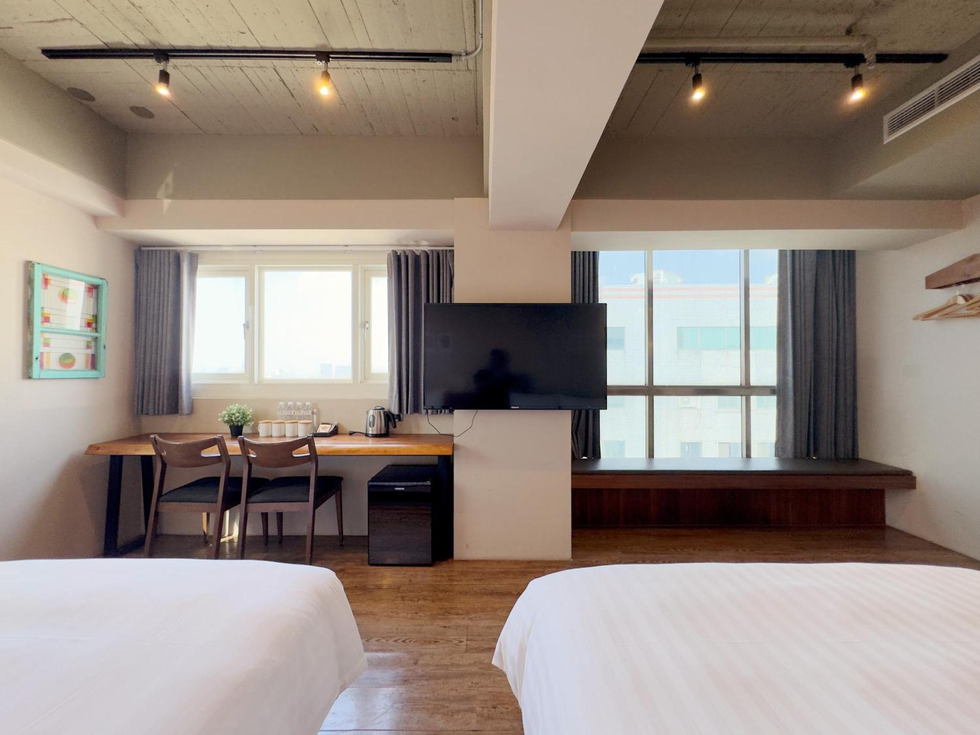 Roaders Hotel Tainan Chengda Exterior photo