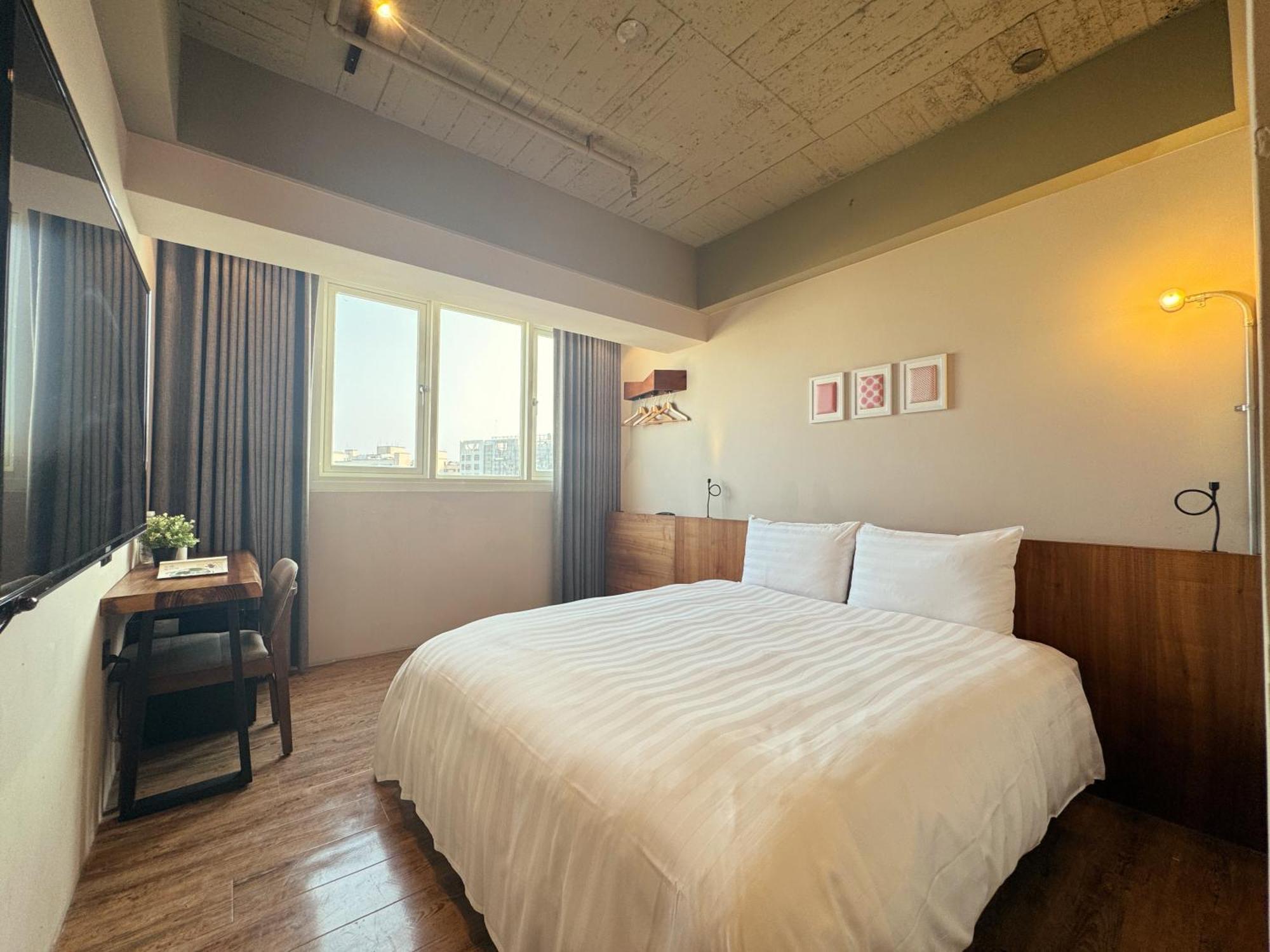 Roaders Hotel Tainan Chengda Exterior photo