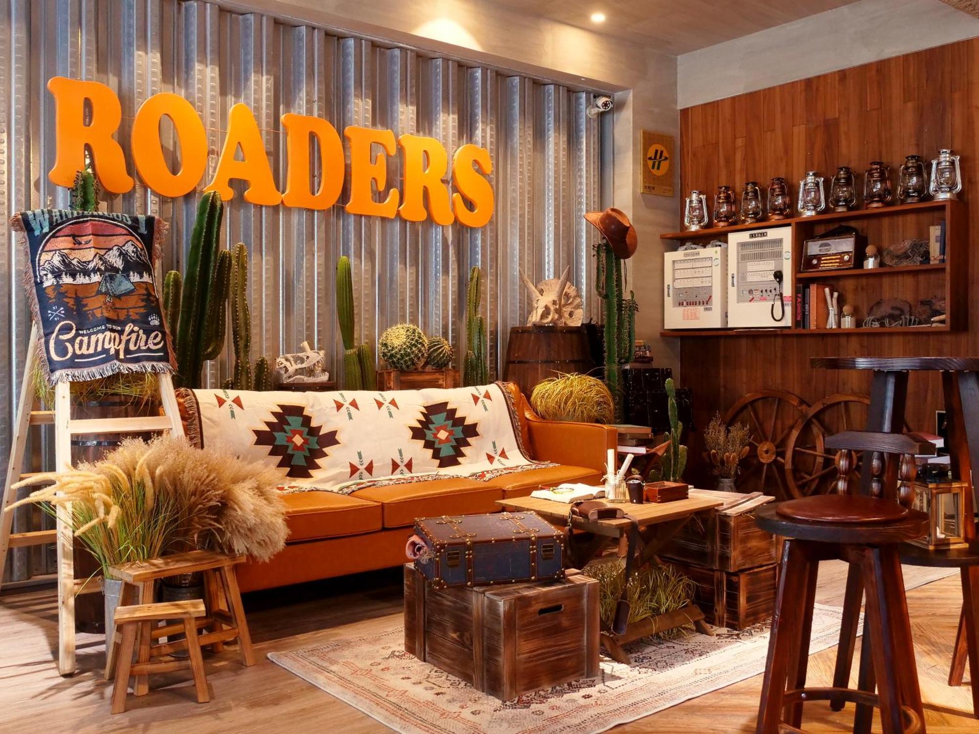 Roaders Hotel Tainan Chengda Exterior photo